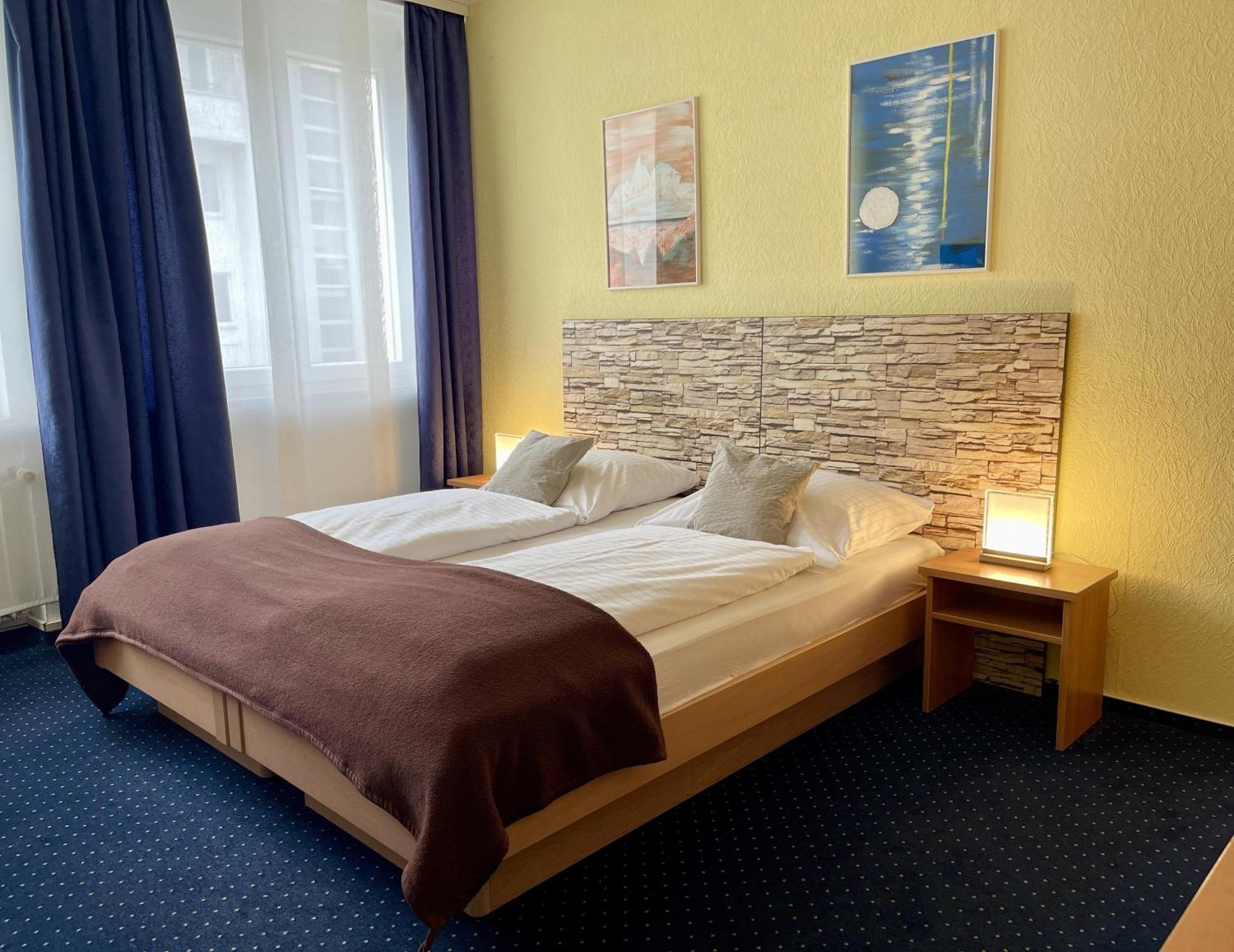 Hotel Stadt Hamburg Am Fluss Saarbrücken Eksteriør billede