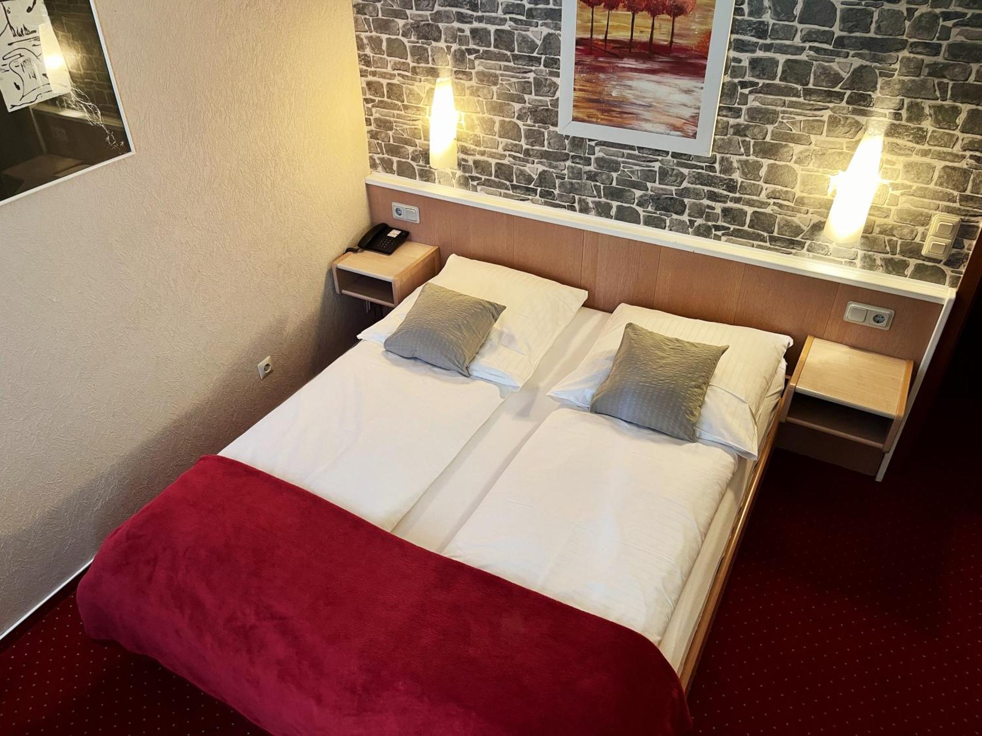 Hotel Stadt Hamburg Am Fluss Saarbrücken Eksteriør billede