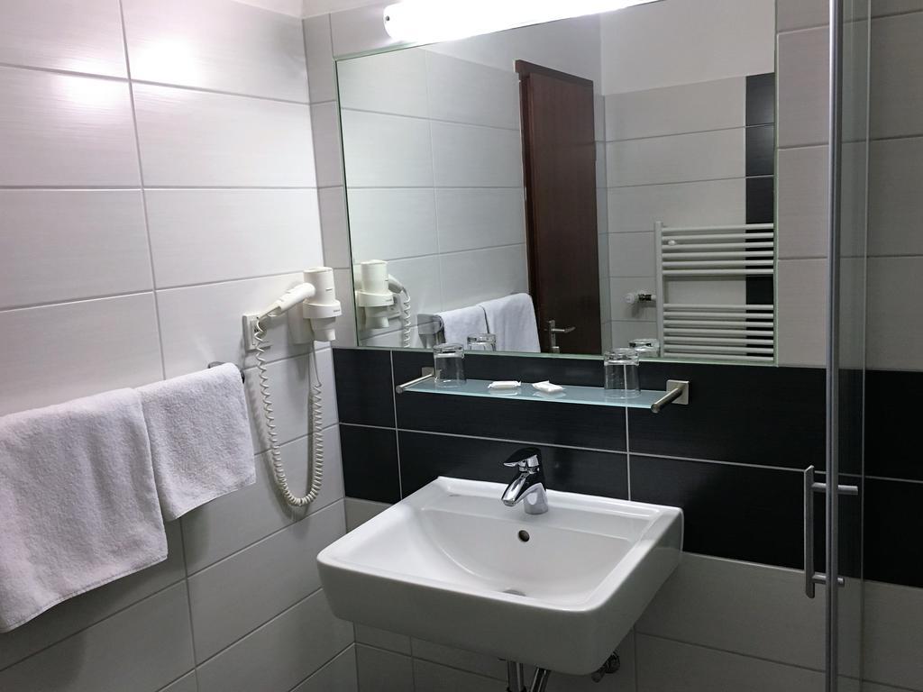 Hotel Stadt Hamburg Am Fluss Saarbrücken Eksteriør billede
